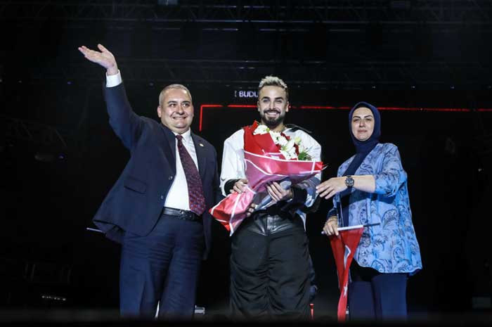Keçiören Belediyesinin Sefo konserinde 19 Mayıs coşkusu taçlandı