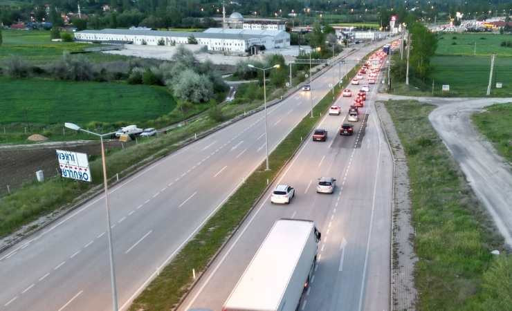 Çankırı-Ankara kara yolunda trafik yoğunluğu yaşanıyor