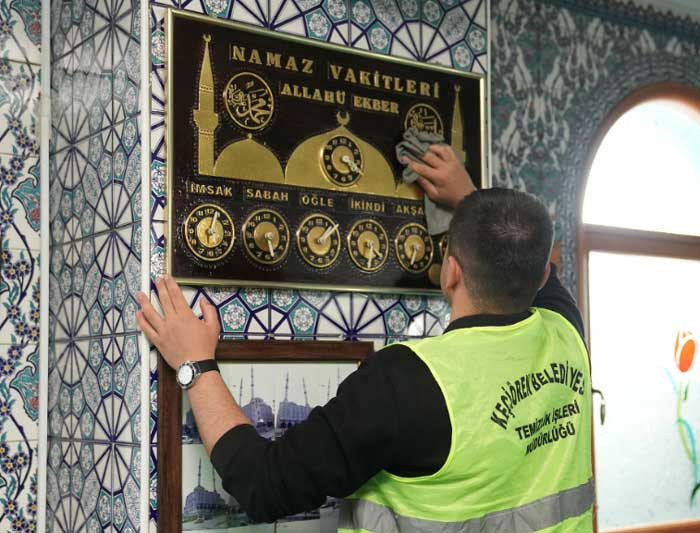 Keçiören Belediyesinden bayram öncesi camilerde kapsamlı temizlik! - Resim : 3