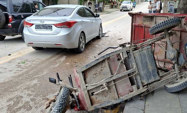 Beypazarı'nda elektrikli bisiklet ile otomobil çarpıştı: 2 yaralı