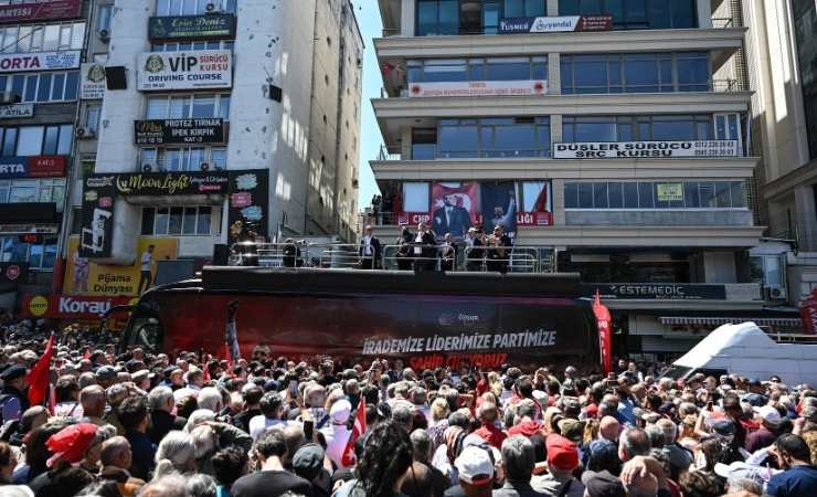 Özgür Özel, Güvenpark'ta konuştu: "Ben her delegeyle yarışa varım"