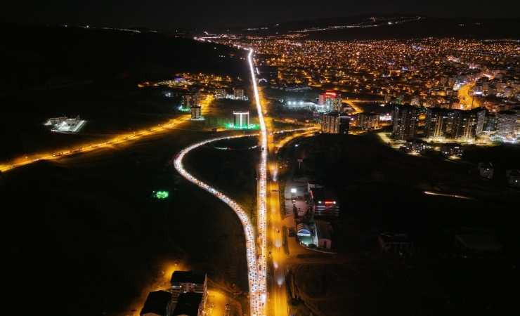 Kilit kavşak Kırıkkale'de kilometrelerce araç kuyruğu oluştu