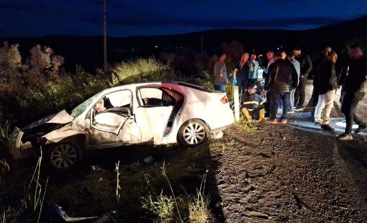 Çorum'da iki otomobil çarpıştı: 1'i ağır 7 yaralı!