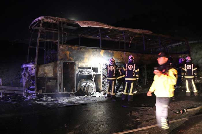 Denizli'de yolcu otobüsü kazası: 8 kişi öldü, 33 kişi yaralandı! - Resim : 2