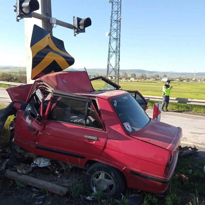 Ankara'ya gelen araç Bolu'da kaza yaptı: 2 ölü, 1 yaralı!