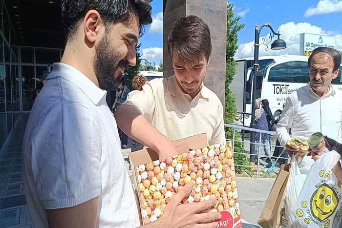 Ankara'ya gelen yolcu otobüsünde 3 gün bagajda mahsur kalan yavru kedi kurtarıldı!