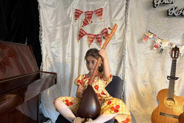 Ankara'da 6 yaşındaki görme engelli Nil, 10 enstrümanla hayallerine yürüyor