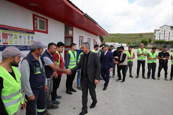 Başkan Ertuğrul Çetin, Pursaklar Belediyesi personeliyle bayramlaştı