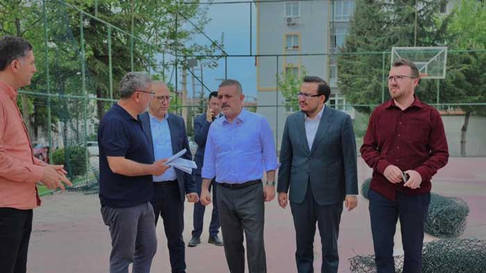 Sincan Belediyesi parklarda yenileneme seferberliği başlattı - Resim : 2