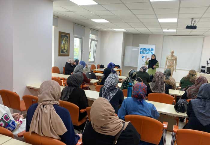 Pursaklar Belediyesi Hüma Sultan Hanımevi’nde özel söyleşi programı gerçekleştirildi!