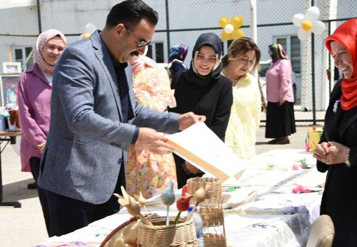 Mustafa Çelik, Saime Kadın Yurt Müdürlüğü’nü ziyaret etti