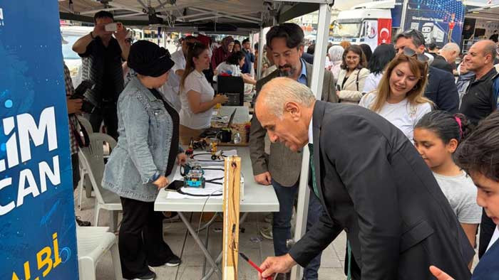 Sincan Belediyesi'nin düzenlediği festivalde bilim ve teknoloji rüzgarı esti