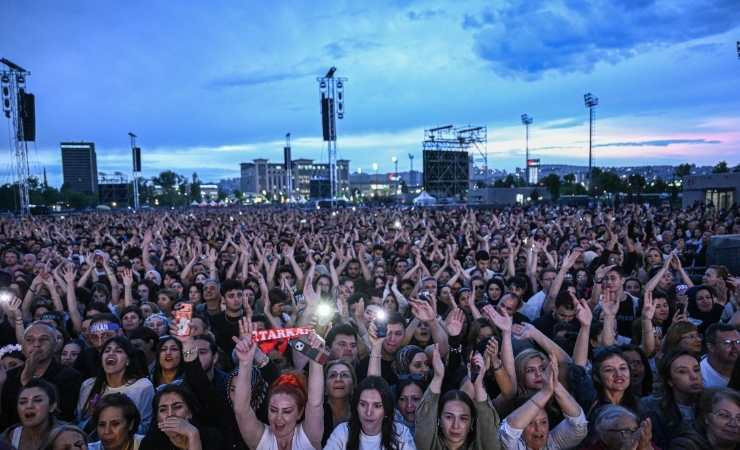 Tarkan, Başkent Millet Bahçesi'ndeki konseriyle sevenleriyle buluştu