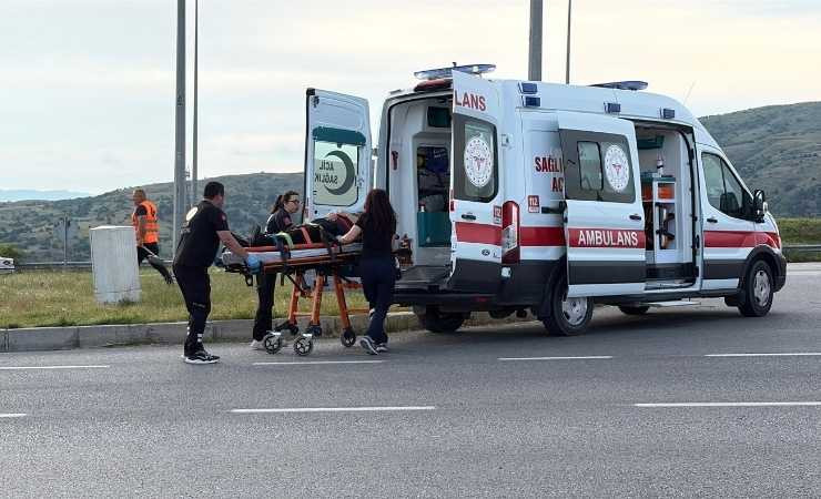 Çorum'da asfalt yüklü tanker ile otomobil çarpıştı: 4 yaralı