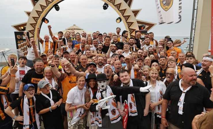 Acun Ilıcalı, 200 İngiliz taraftarı Türkiye'ye getirdi