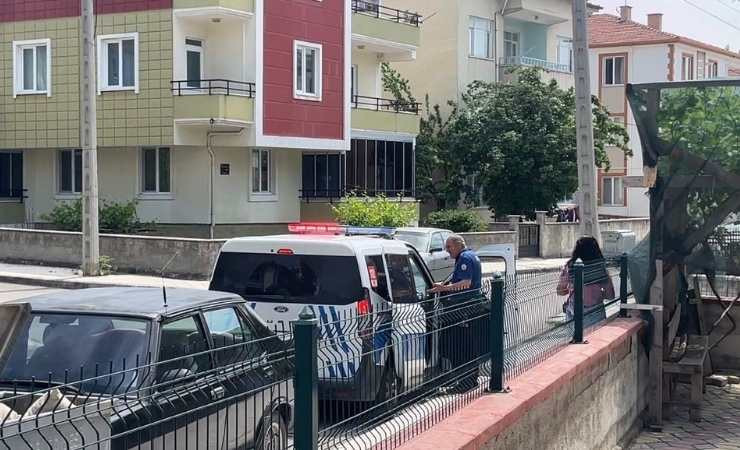 Çorum'da bıçakla anne ve babasını rehin alan genç kadın güçlükle ikna edildi