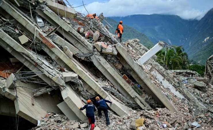 Türkiye'den giden ekipler Venezuela'da arama kurtarma çalışmalarına devam ediyor