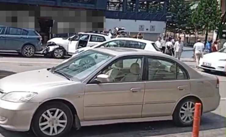 Çankaya'da panikleyen sürücünün aracıyla 7 otomobile çarptığı iddia edildi