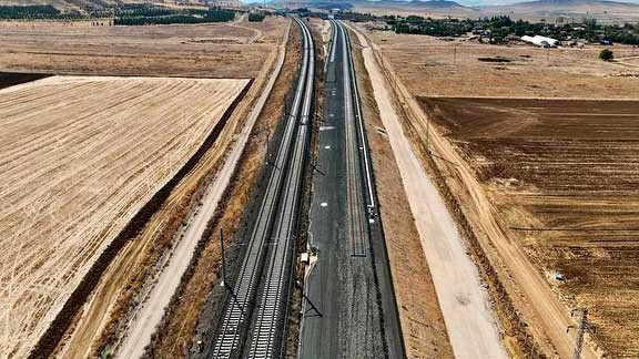 Bakan Uraloğlu, Ankara-İzmir arasını 3,5 saate düşürecek YHT hattında son durumu paylaştı!