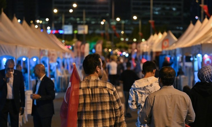 Ankaralılar 15 Temmuz'un 10. yılında Cumhurbaşkanlığı Külliyesi'nde nöbet tuttu