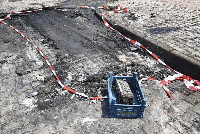 Altındağ'da bir kişi sevgilisi olduğu iddia edilen kadının arabasını ateşe verdi - Resim : 3