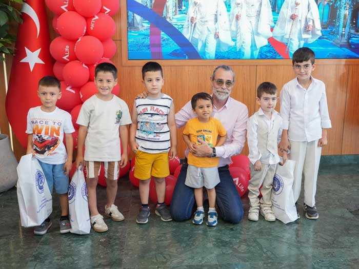 Etimesgut Belediye Başkanı Beşikcioğlu, sünnet olan çocukları ziyaret etti!