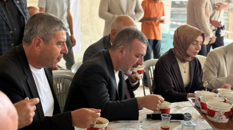 Sincan'da kimsesiz engellilere yönelik huzurevi inşaat projesi alanında aşure ikramı yapıldı
