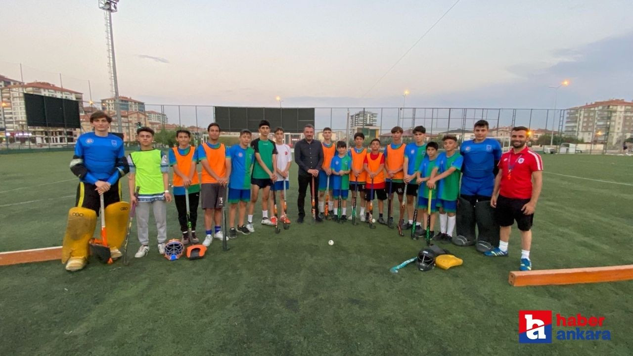 Pursaklar Belediye Spor Kulübü U16 erkek hokey takımının idmanını Başkan Çetin izledi!