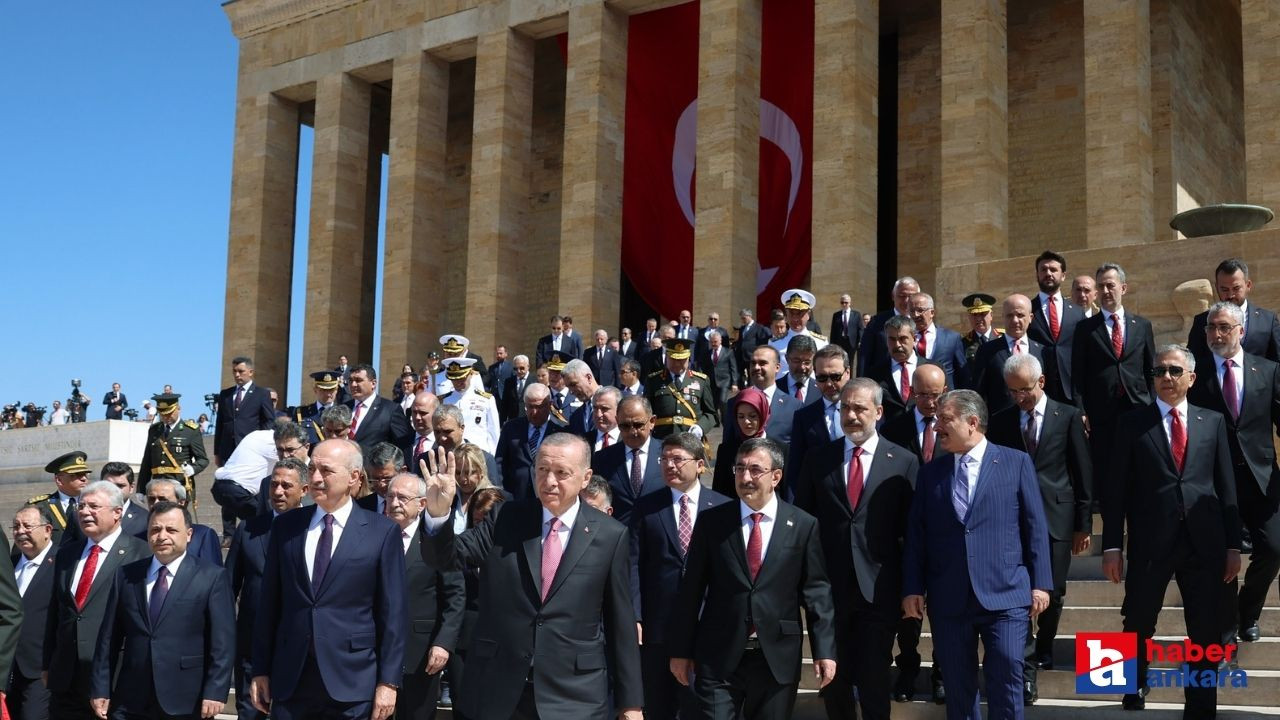 Cumhurbaşkanı Erdoğan ve Devlet Erkanı Anıtkabir'de buluştu!