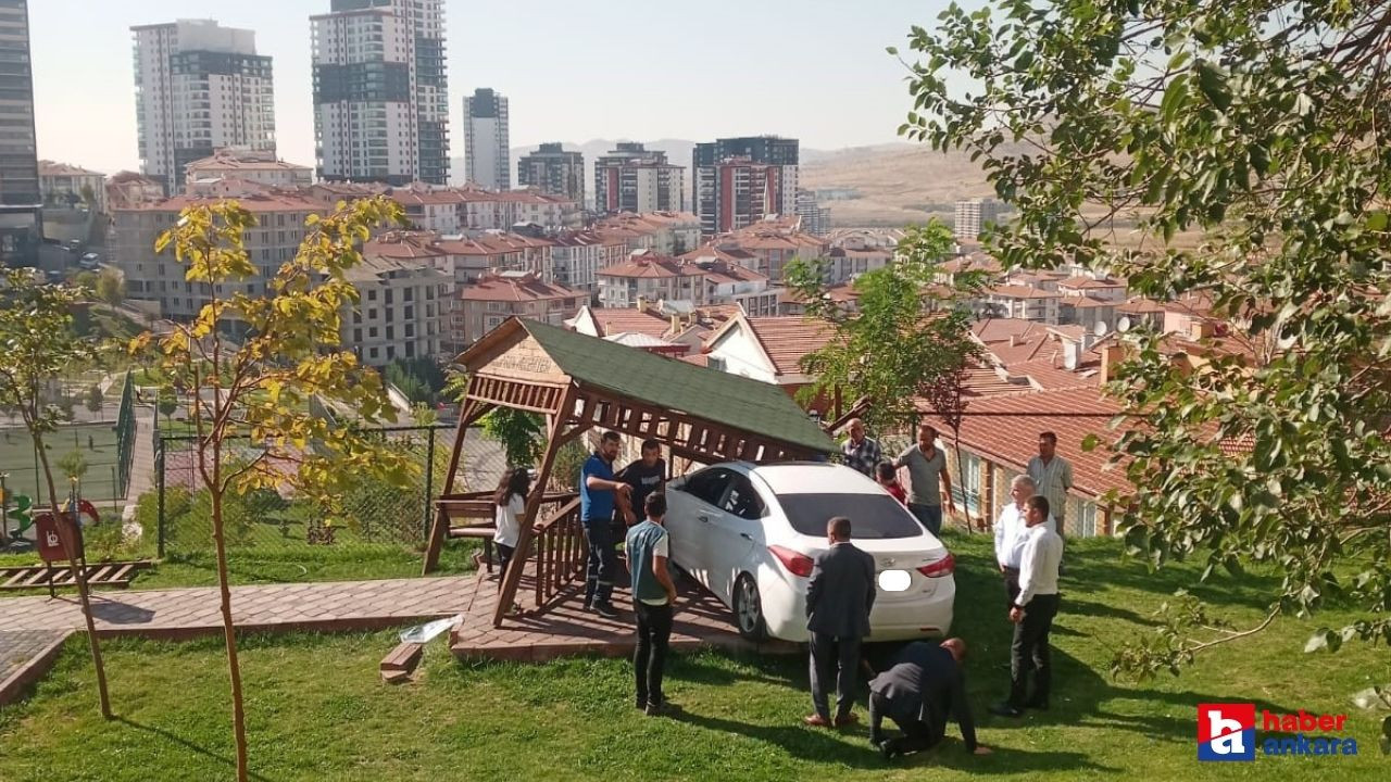 Ankara'da el frenini unutan sürücü çardağa çarptı! 2 yaralı