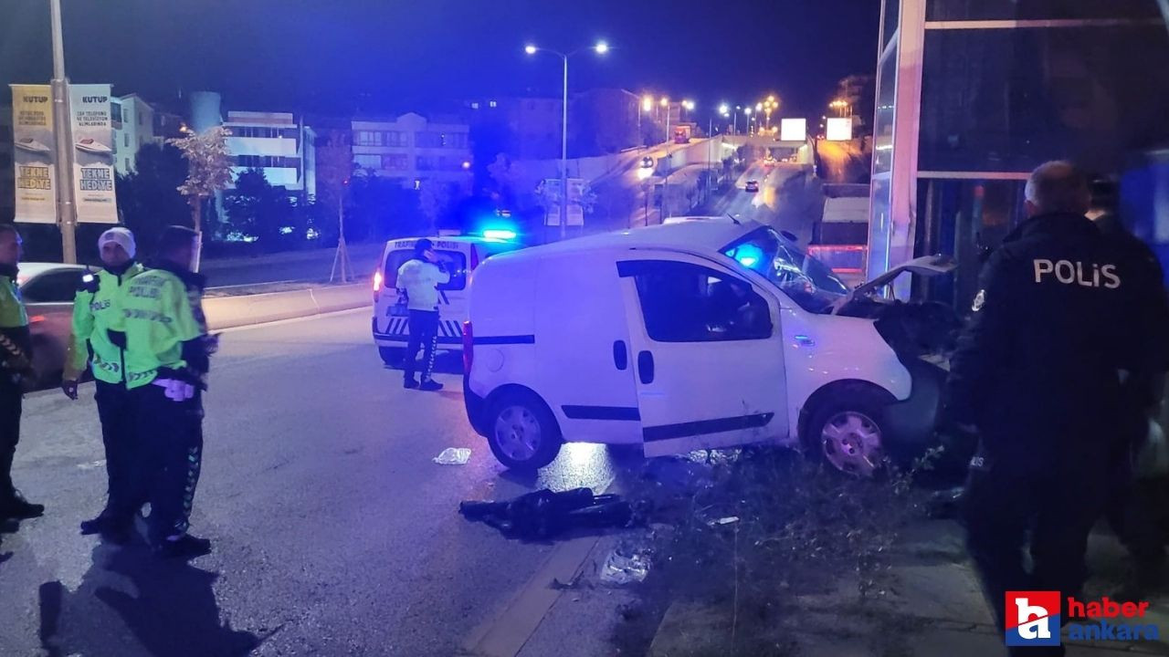 Ankara Çankaya'da araç üst geçidin ayağına çarptı! 2 kişi hayatını kaybetti