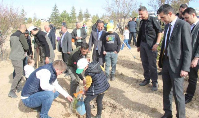 karaman39da-39milli-agaclandirma-gunu39nde-5-bin-fidan-toprakla-bulusturuldu.jpg
