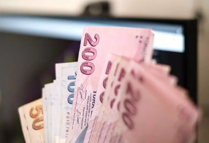 cebinde-akbank-karti-olanlara-sari-cuma-kampanyasi-ile-5800-tl-kazanma-sansi.jpg