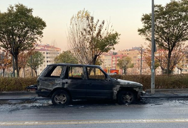Ankara Çankaya'da park halindeki araç yandı! - Resim : 2