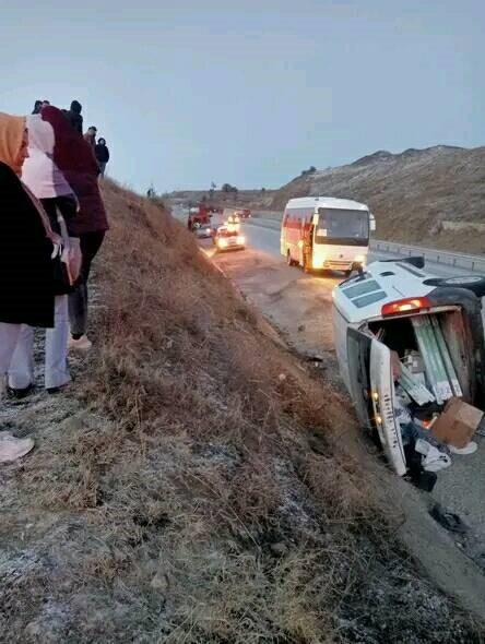 Ankara'da gizli buzlanma nedeniyle meydana gelen trafik kazalarında 3 kişi yaralandı! - Resim : 2